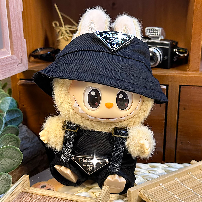 Labubu Urban Style – Elegant Street Look